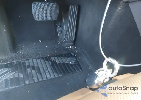 2011 Mercedes-Benz E 550 from USA, damaged, VIN WDDHF7CB3BA272911